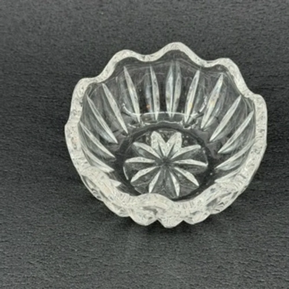 Vintage Clear Cut Crystal Glass Salt Cellar Scalloped Starburst Small Nut Dish